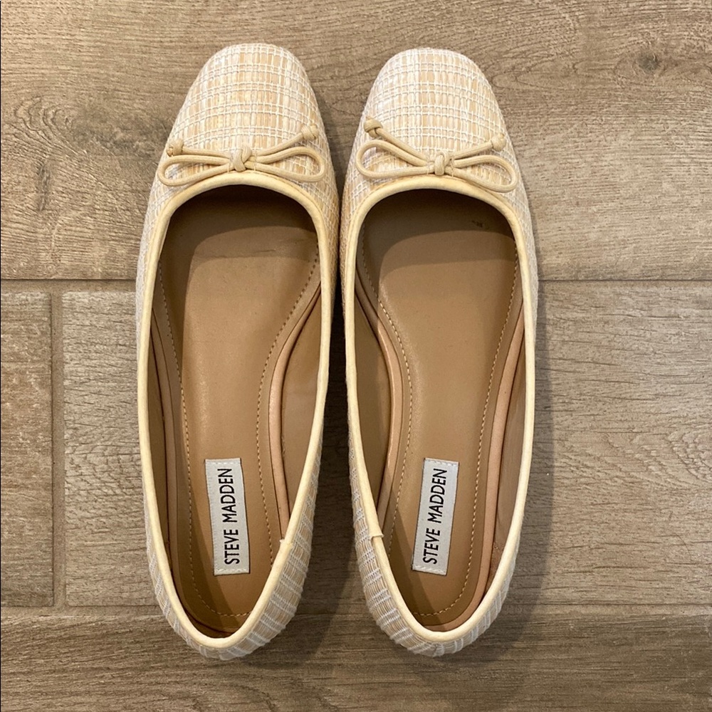 Steve Madden Cream Flats with Bow Detail (never worn)